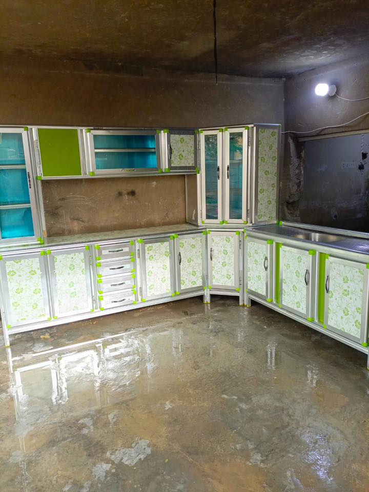 كاونتر 3 متر وسنك متر و60 تسكام احطاطه مكان بابل الحصوة سعره 360 وبي مجال متواجد واتساب***********
