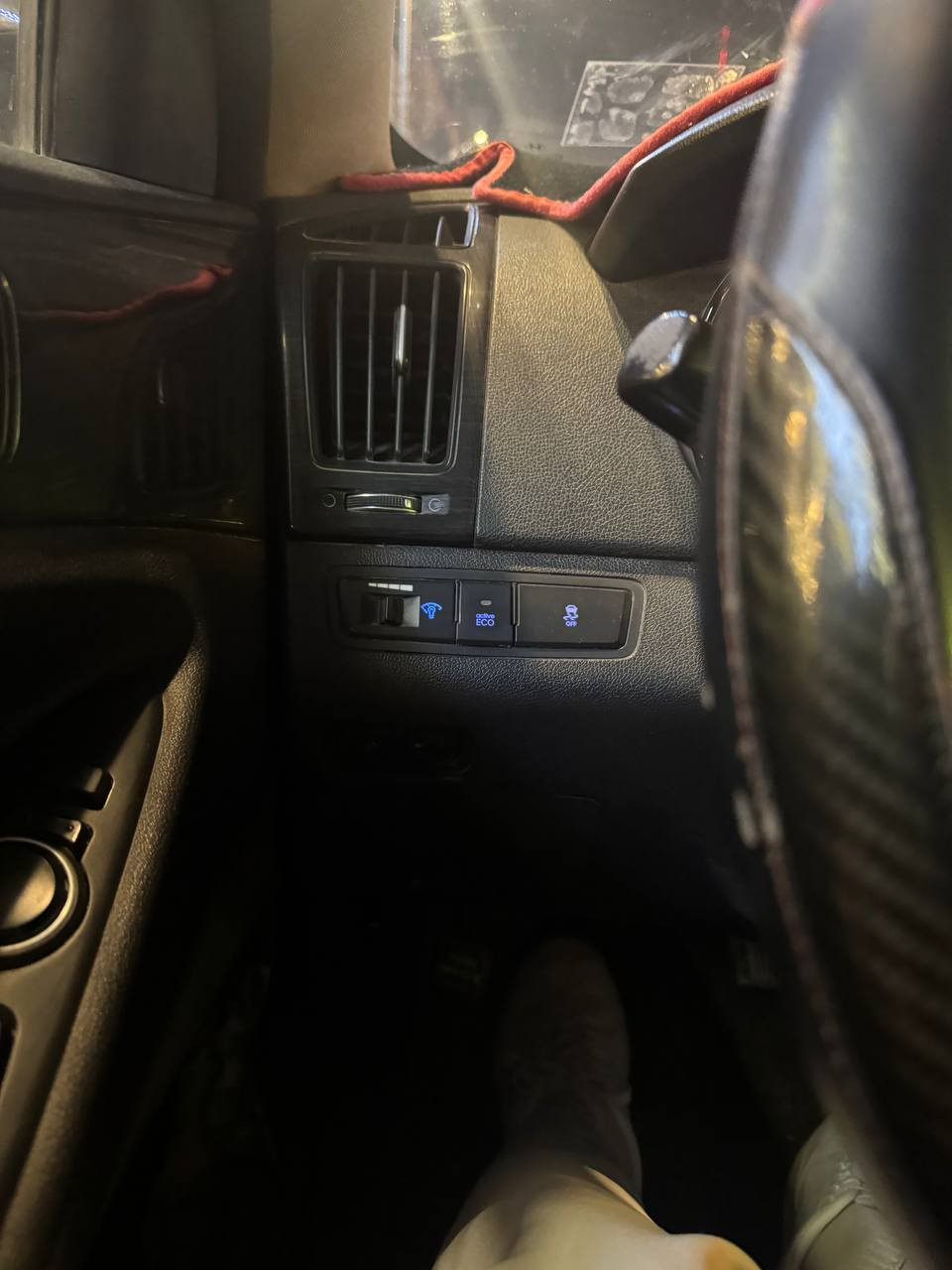 سلام عليكم ال عشاق سوناتا جديد 
 سوناتا وارد كوري سياره بيها جاملغ بي جرد قليل بدون حادث وارشي باقي سياره كفاله عامه حتا من البارد وسونار موجوه بالمنشور 
مكينه 2000دوش مامفتوحه 
ماشيه 87 الف سياره كارتون جديده وجاهزه معنه كلمه 
فول مواصفات عده البنراما بصمه تحكمات كامله 
اشاير بالمري مري شفط تبريد قطعتين كشنات جلد
+كشنات. تدفئه تبريد قياده لد عوجيه أشارت ترحيب وبعد هواي مواصفات سعر112 وبالعافيه ع يأخذها التواصل ع رقم***********
