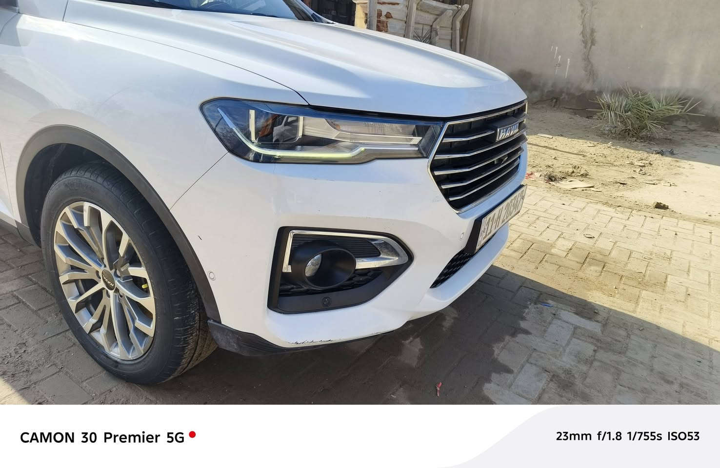 السلام عليكم
سيارة هافال H6 موديل 2021 

فول مواصفات 

بانوراما 

دواخل لون مميز 

وكشنات جلد 

وتحكم ستيرن 

وكامره دواره 

ومودات قياده 

شاشة كار بلي 

السياره مكفول كفاله عامه 

عداد المسافة  100 الف 

مكان السيارة النجف الأشرف

السعر 145$ وبيها مجال 

للتواصل : ***********

