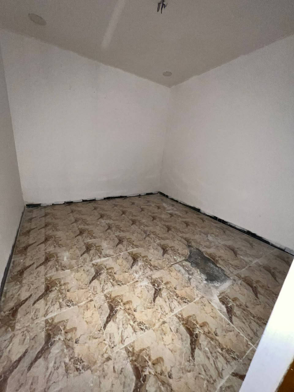 🌃 اللهم صل على محمد وال محمد 🌃
      🏫   🏫   🏫   🏫   🏫   🏫
              ⚜️ #بيت_للبيع ⚜️ 

☣️في الفلوجة حي الشهداء 
☣️ منطقه المرسلين 
☣️ خلف جامع المرسلين 

⚜️المساحة : 125م 
⚜️الواجهة : 6.25م
⚜️النزال : 20م

طابق واحد غرفه نوم وحده حمامين وصاله واستقبال ومطبخ 
خدمات كامله 

 ⚠️ الشارع 🚸 : 8م  مُبلط 
⭕ السعر :  80 وقابل للتفاوض
🧰⚖️ نوع الملك 🧰⚖️ : طابو صرف سند 
للاستفسار : مراجعة 
🥇#مكتب_الاقصى_للعقار 🥇
 للاتصال : *********** 📞☎️
واتساب : *********** 📞☎️
⭕التسلسل: 133
#عقارات_الفلوجة #عقار_للبيع #عقارات_الانبار #عقارات_العراق  #العقار #عقار
#العقار_للبيع #للبيع #بيع #بيت #بيوت #قطعة #قطع
#ارض #اراضي
#عقارات #عقارات_الاقصى
