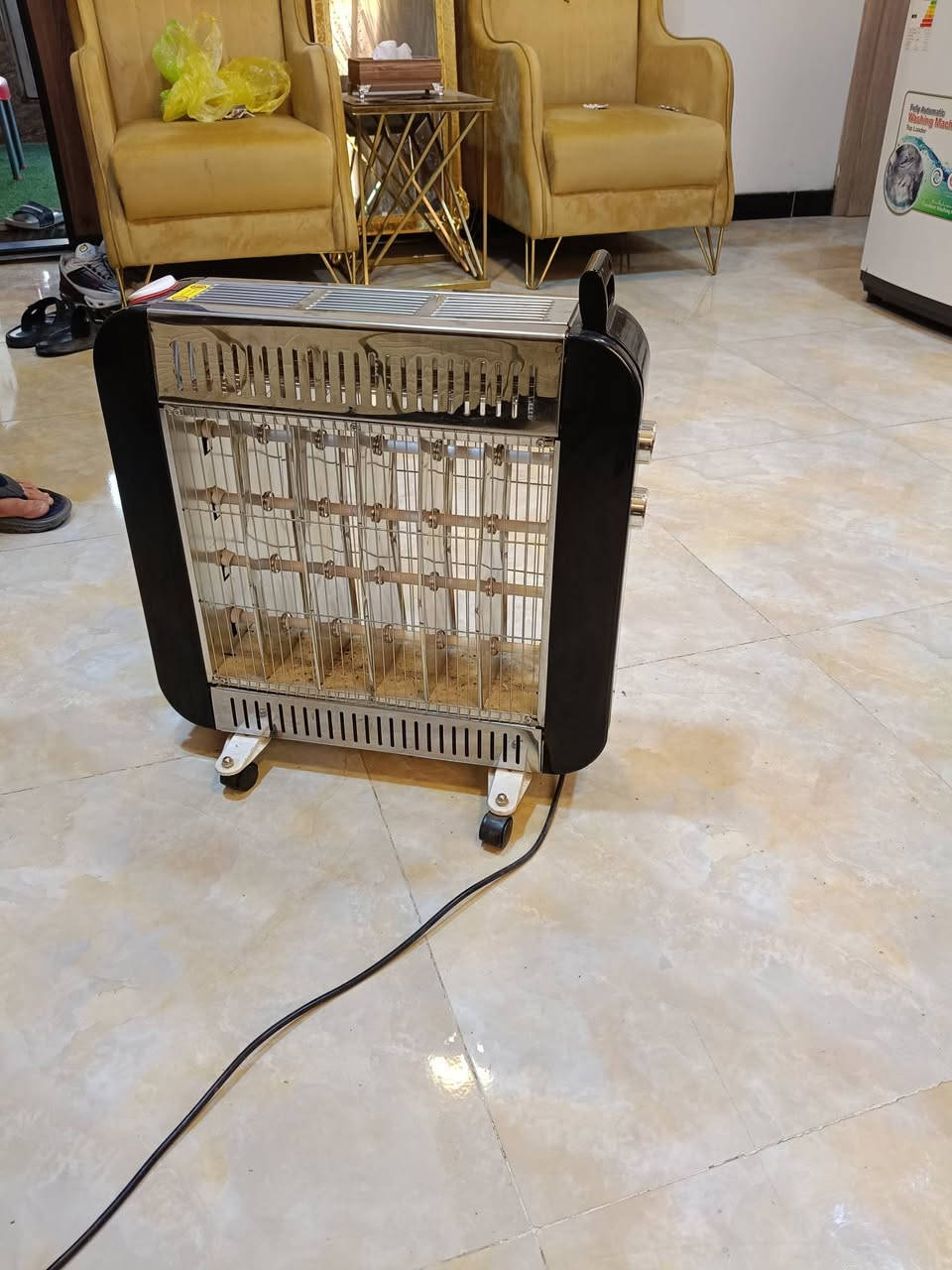 السلام عليكم 
اثاث منزل كامل لبيع كلمن وسعره للاستفسار لاتصال ***********
