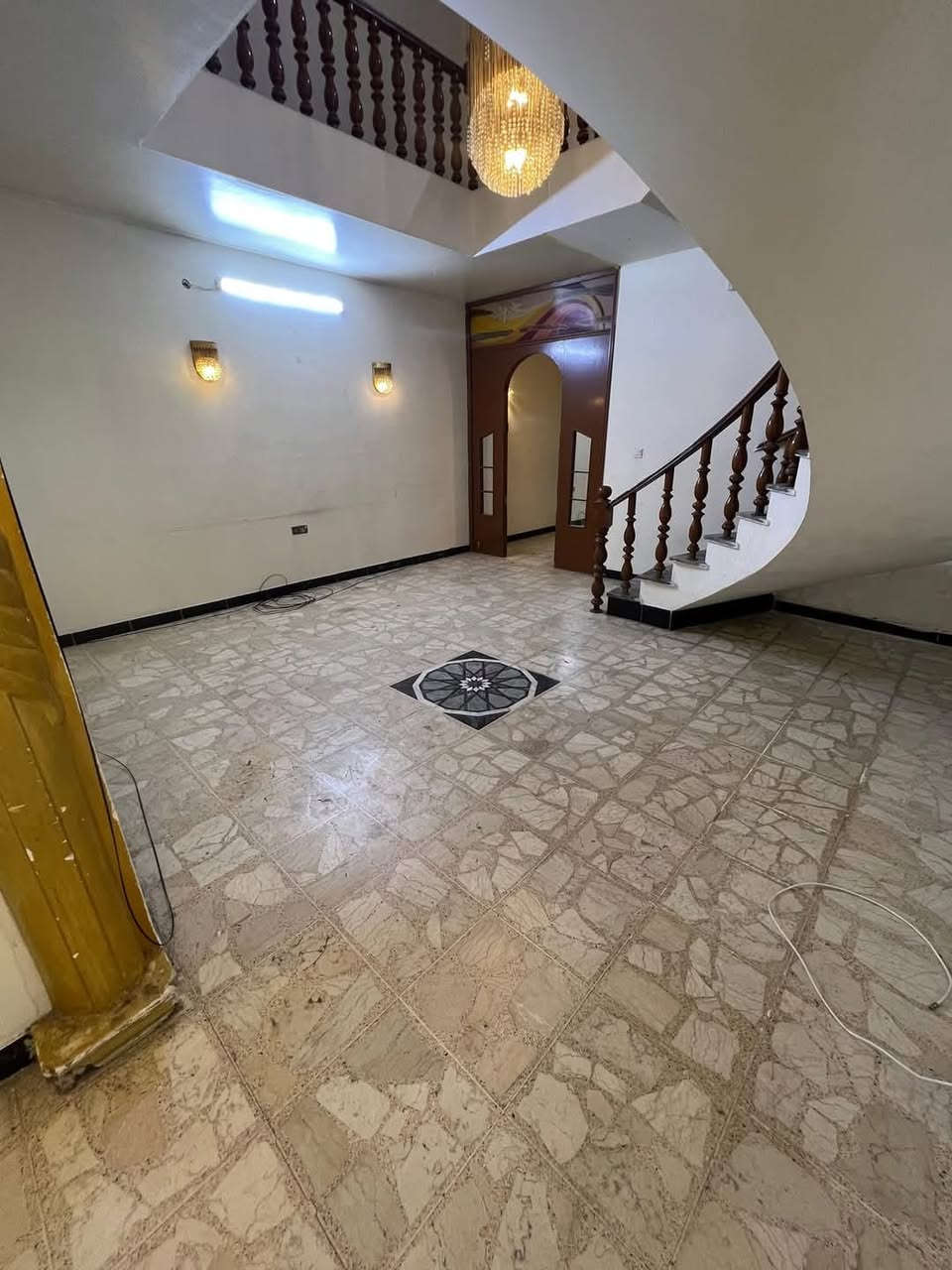 للايجار في منطقة السيدية

بيت 150 متر يحتوي على اربع غرف نوم
وصاله ومطبخ وخدمات عدد 2 وكراج وحديقة نظيف جدا 

بدل الايجار مليون وربع

للاستفسار الاتصال على الرقم
***********
