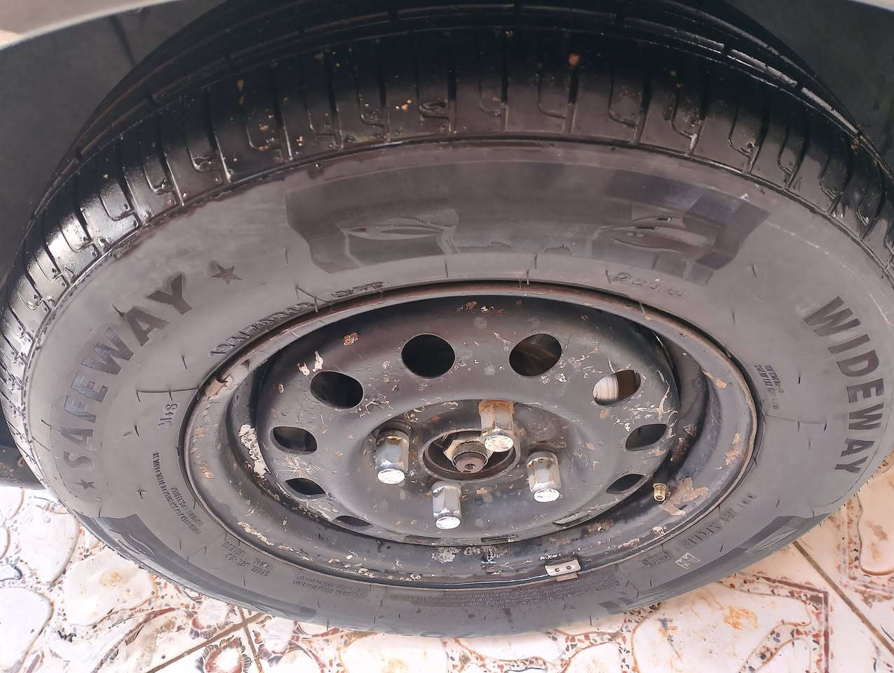 السلام عليكم سيارة فورد اسكورت موديل 1992 رقم نينوى اخضر كير ومحرك شرط الفحص محرك جديد مال گصه طخم جديد وايرمنيه كلها شغاله طخم تاير جديد سياره بدون ضرر كابون بانزين مابيها مامسجله داخلها كلش نظيف السيارة سنويا خضراء سنويا ساقطه بل 2019 السيارة مرسمه عليها غرامات 360 ألف السعر 13 بيها مجال للاستفسار الاتصال عل الرقم التالي ***********/*********** عنوان السيارة موصل حي الانتصار قرب بانزخانه الحاصود اقساط ماابيع نقد بس وبدون معارض بيع فقط ومدة ماابيع اخوان كل التفاصيل ذكرت
