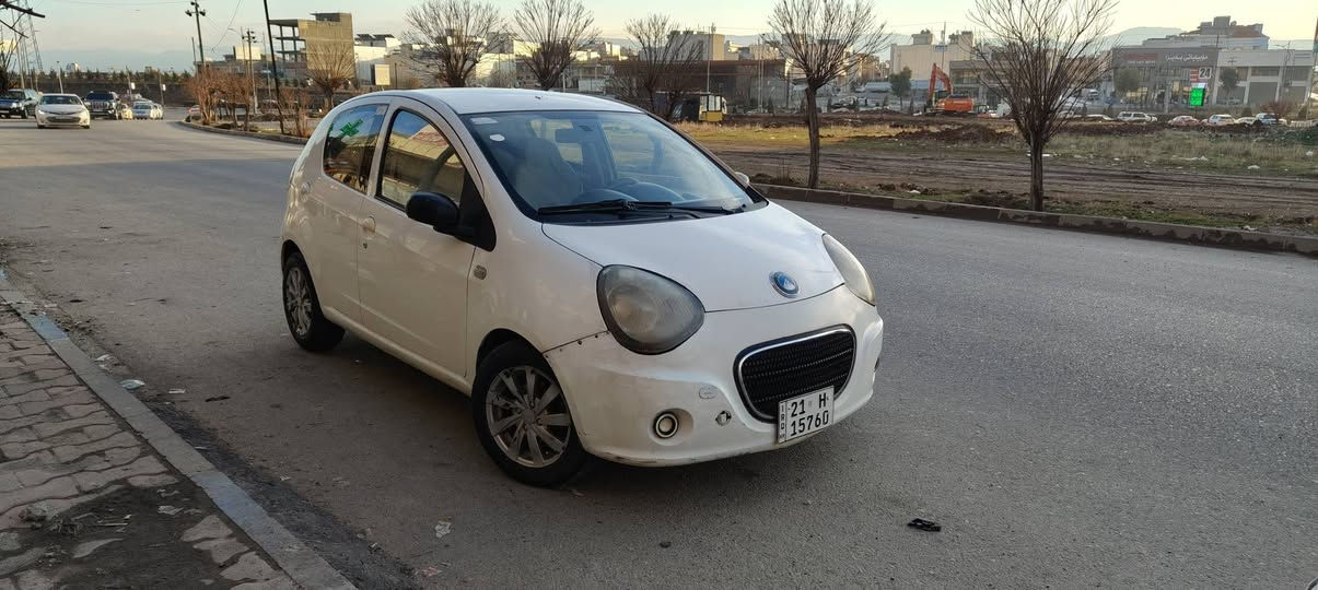 جیلی پاندا مودیل 2013
ژ.م ***********یان***********
شوێن سلێمانی نرخی ٣٨گەڵا
گێڕ عادی 
گێڕومەکینەی بەشەرت زۆرجایزە لێخوڕینی بەهەڵمەت و زۆر کەم بانزین سەرف دەکات
تندوو تۆڵە تاغم پێشی
دەعم و لێدراوی نیە
سەنەوی تا ٢٠٣٠نوێیە بەشەرت تەحویل و وکالە
تەبرید و کارەبای و گەرمی بەشەرت السليمانية, العراق
