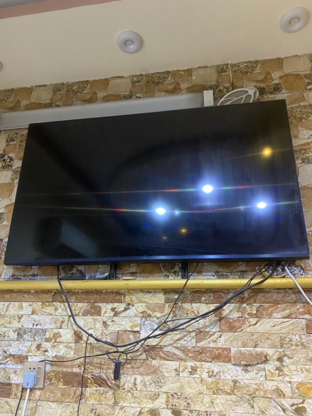 بلازمه LG 
جديد وجبيره حجم٥٥ نضيفه كلش هاي حطيتها لا شايلينه ولا شي ومافاتحينه ابداً مشتريها مليون وشويه سعر ٧٠٠ الف 
مكاني الشعب ثعالبه شراي خاص مستعجله عليه