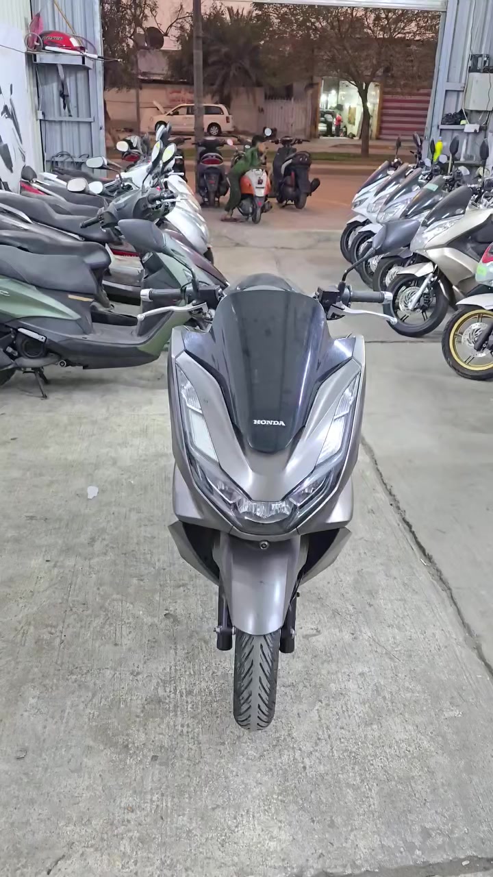 جميع التفاصيل داخل الفيديو 🎥 
مكان المعرض بغداد شارع الضلال قرب سندوق الاسكان البيع بلنقد و التقصيط المريح 👍 اوقات العمل من 10 صباحأ الا 8 مسائأ
كي كارد الرافدين فقط منتسب موضف متقاعد 
***********
