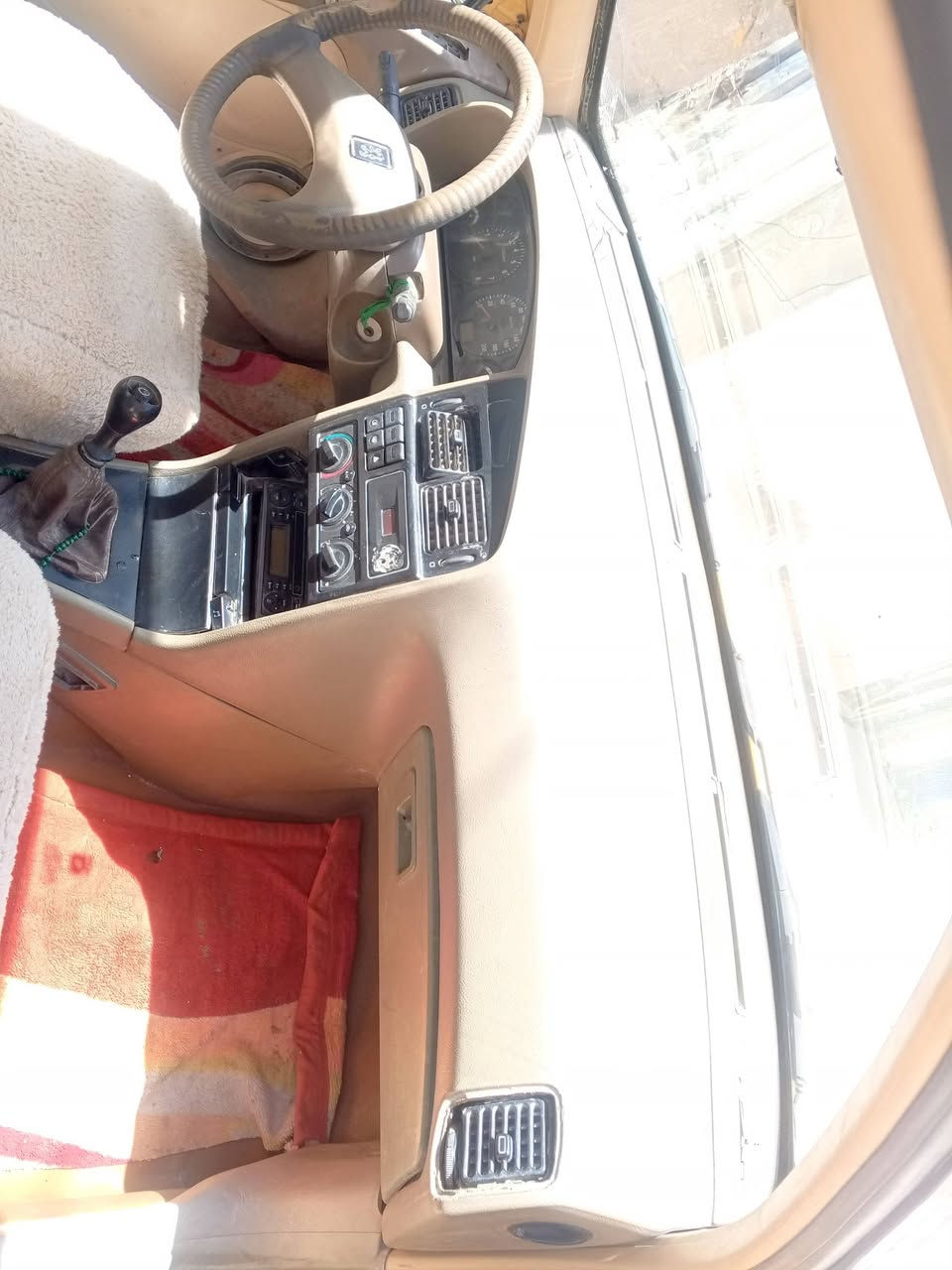 405للبيع سياره جاهزه كير ومكينه جدد كهربايات شغاله سياره نضيفه حيل سياره مصفره هيه وغرامات صاحبه بل دوانيه ماواصله بيع عل اهل وضع هاذه العنوان نجف سعر 13ورقه 
***********
