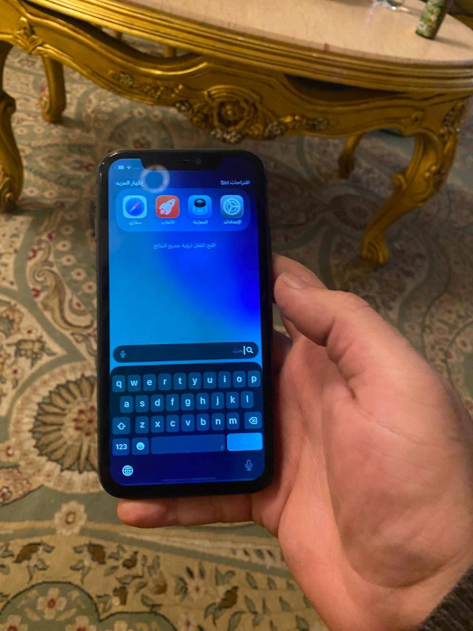 السلام عليكم
ايفون ١١ عادي ذاكرة ١٢٨ 
نظيف  بس بدلتله شاشة ووكف فيس ايدي
السعر ١٧٠ وبي مجال
مكاني بغداد حي الجامعة
***********
