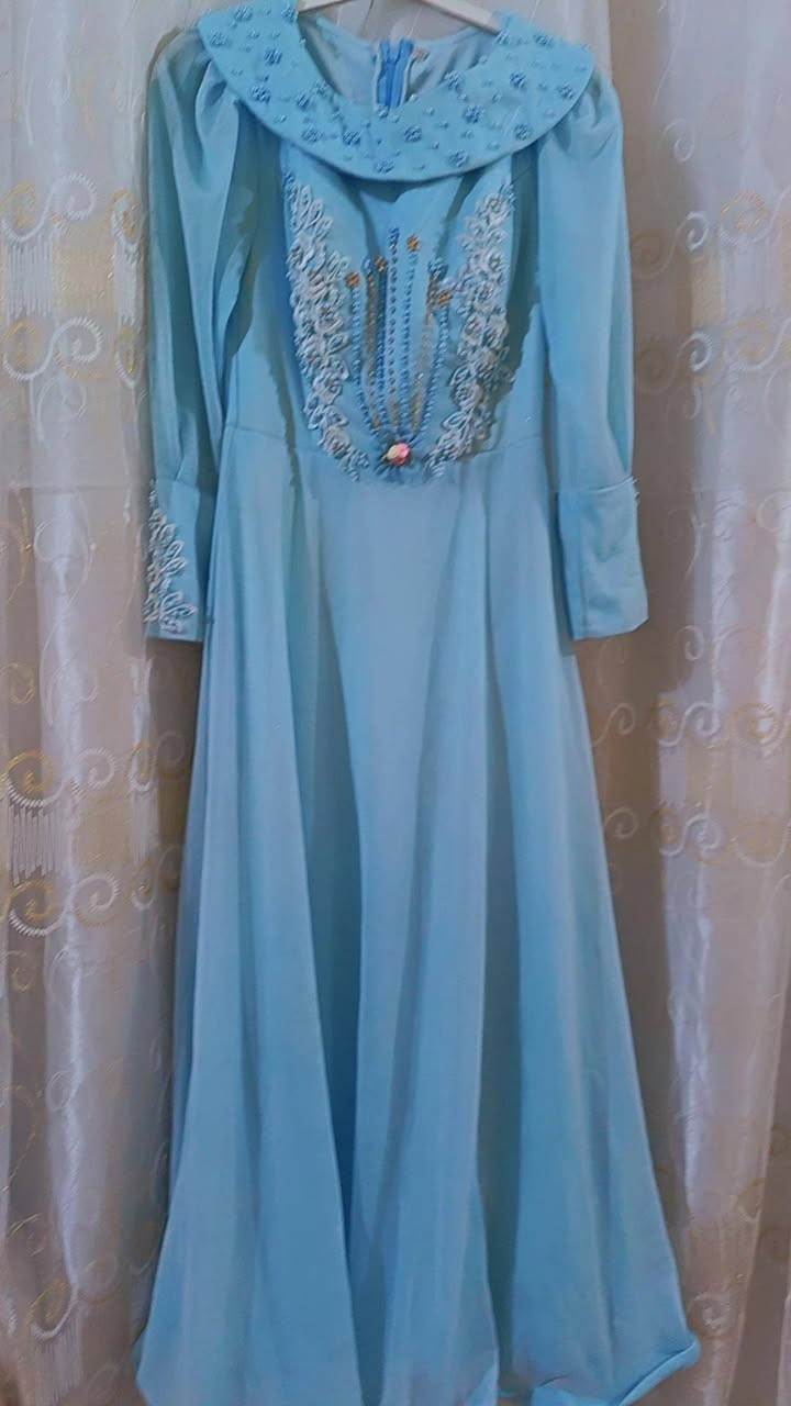 السلام عليكم فساتين للبيع نظيفات كلش الطويلات على ١٥ والقصير على ١٠ وبيهن مجال للياخذ اكثر من قطعه


**إذا كنت صاحب هذا الإعلان وتريد حذفه لأي سبب، رجاءا أرسل رسالة إلى الدعم الفني**