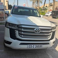 لاندكروز ساز2024كفاله عامه ماشيه49000مكان السياره زيونه الاتصال0770260...