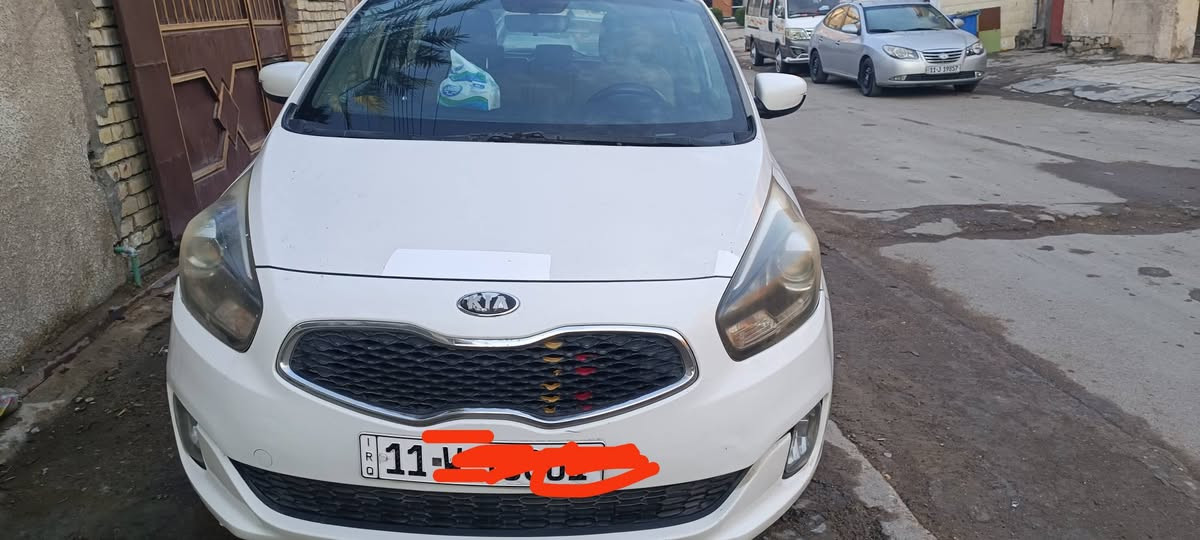 كيا كارينز 14 رقم بغداد باسمي ماشيه 135  كير ومحرك وتبريد مكفول حداديه يرادلها ترتيب من ناحيه الصبغ بيها بس الدوسه اليمنى صبغ وبيها سمكره بارد بالباب الخلفي الجهه اليسرى مفتوح وعندي تكشير بالبنيد  السعر 133وبيها مجال مكاني بغداد ***********
