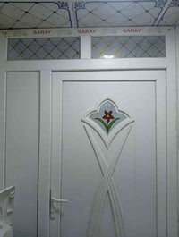 باب نظيف للبيع السعر ١٢٥ اتصل ٠٧٧٢٨٠٨٢٩٤٧