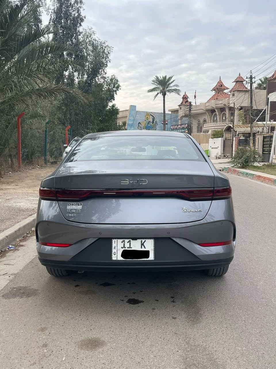 السلام عليكم BYD جن بلاس موديل 2025 زيرو مرقمه بغداد ومثبت لوحه بأسمي والتحويل مباشر معروفه مواصفات ال جن بلاس مايحتاج اذكر مواصفاتها السياره مكفوله من الصبغ والبارد بس بيها ملاحضه الله يجفيكم الشر صار عندي رصعتين كلش اصغار مايبينن ب تصوير وحده ب باب الامامي اليمين والثانيه ب باب الخلفي اليمين وحده بصف الثانيه وشخط ب جاملغ الخلفي اليمين موضح بالصور والباقي كفاله عامه السياره جديده وزيروو السعر المطلوب 18 مليون قفل مكان السياره بغداد ال كرخ حي الجامعه شارع الربيع للستفسار هاذا الرقم *********** وشكرا
