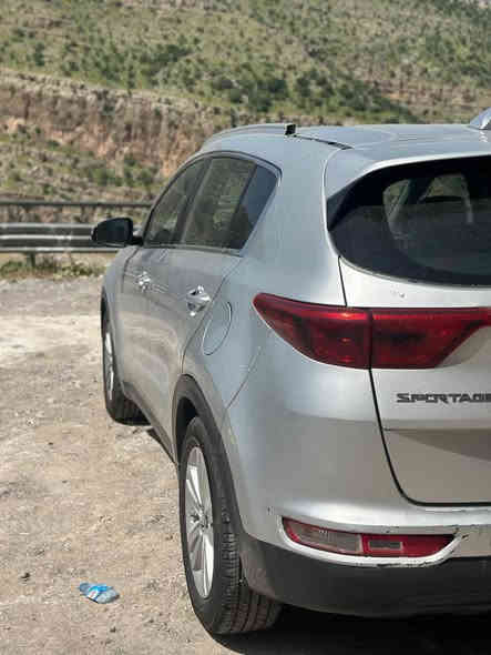 السلام عليكم كيا سبورتج للبيع 
مديل : 2018
ماشيه :114000 mi
حجم المحرك : 2400
مواصفات : السبورتج الاعتياديه 
ضرر امريكا اطخطخ ونصبغت صبغ عام لغد شواصي مكينه كير كهربائيات مكفوله 
ملاحضه : لون السياره بالسنويه رصاصي غير محداد يعني اي لون رصاصي تصبغ مقبول 
السعر : 125$ ورقه وبيها مجال حك الجيه 
 للاستفسار ***********
