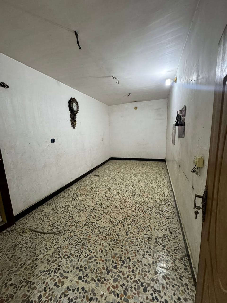 للايجار في السيديه
شقه طابق اول معزوله 

تحتوي ع غرفه وصاله ومطبخ وخدمات وسطح

مربع الضباط

ب450 الف قفل

للاستفسار

***********

***********

واتساب
