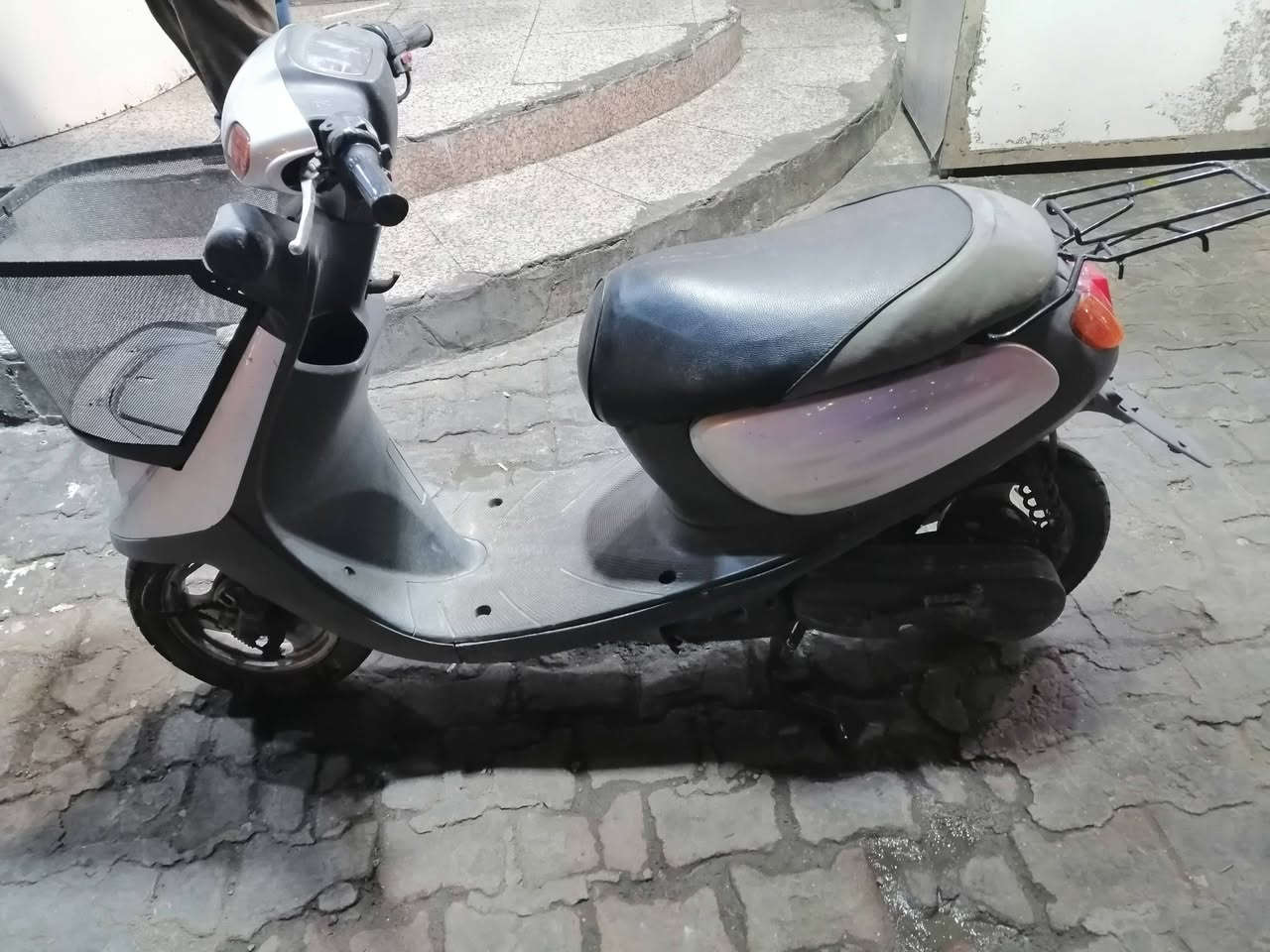 سلام عليكم إخوان مكلف بالنشر... اليريدها يتصل على راعيها *********** 
دراجه منغولي ٢٠٠٣ معمره كامل كل نقص مابيها عوزها باتري وبرده ميتجاوزن ال٢٠ كلها شغاله وكامله الف هندر واحد تشتغل السعر اتصل على راعيها وميقصر وياكم مكانها كربلاء حي المعلمين مطعم العائله.. تحياتي للجميع.
