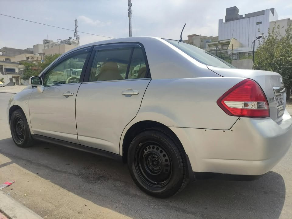 نیسان تیدا مۆدێل 2009 ڕەنگی سلڤەر (ڕەساسی)
گێر ئۆتۆماتیک
مەکینە 16ی مەرخوب
ڕەقەم هەولێر
سەنەوی تا مانگی 2ی 2030 تازەیە
چوار تایەی تازە
چوار جام کارەبای 
ئاوێنە کارەبای
ناو گێچ سپی
ناو زەردە
تەبرید بەشەرت
تەقە و ڕەقە بەشەرت
دوو پەڵە بۆیاخی هەیە
کەمێک کاڵ بوونەوەی هەیە
 
***********
