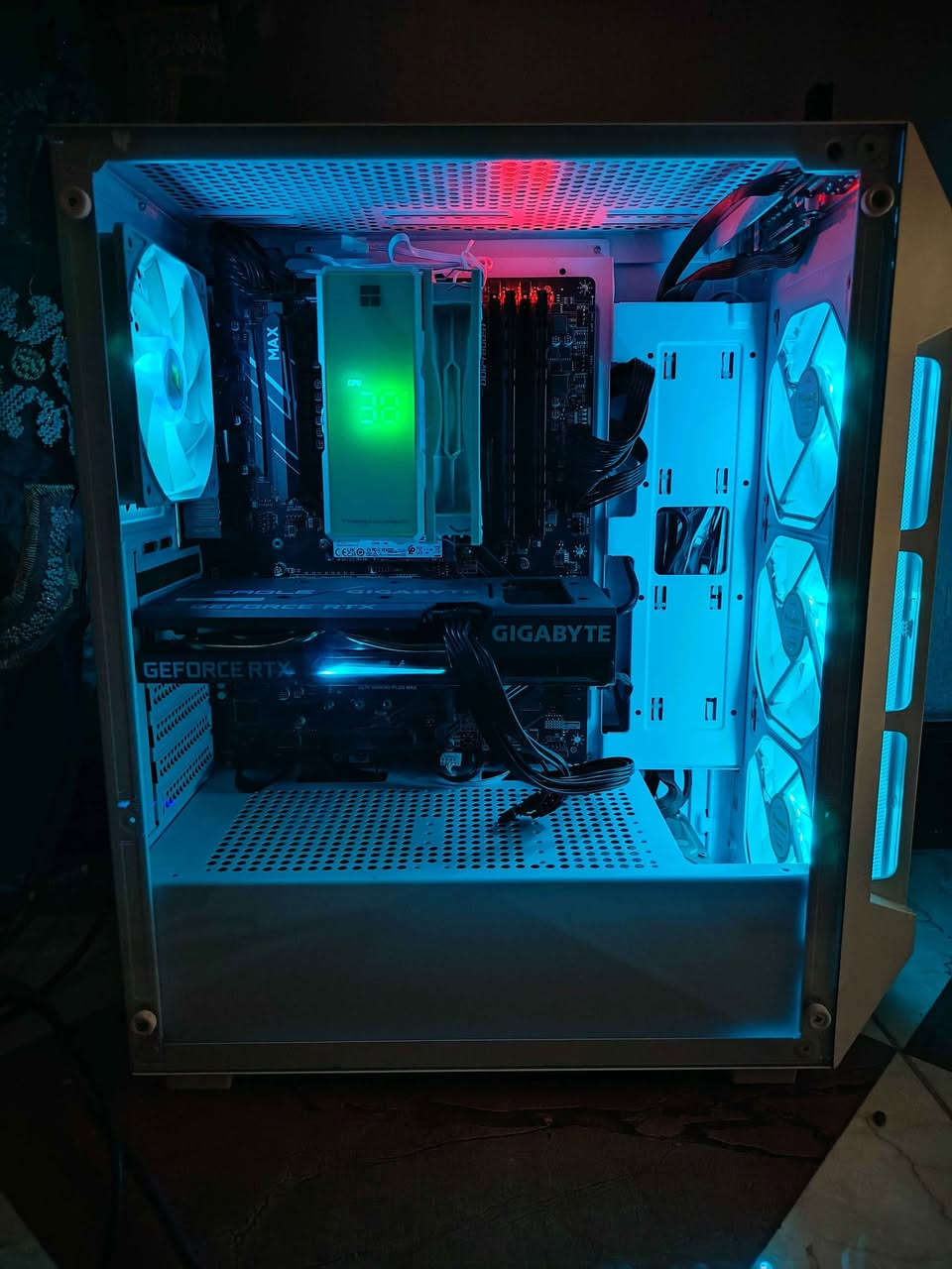 السلام عليكم عدي حاسبة للبيع بس case

هاي المواصفات :
Cpu:Ryzen 5600
Cpu fun:Assassin x 120 R digital Argb
Motherboard:x470 gaming plus max 
Ram:2x8 3200mhz bullet
M.2:Kingston 4x4 256g gen 4
Hdd:1T WD Blue 5400rpm
Gpu: gigabyte 3060Ti eagle
Power: xigmatek hydra M 750w
Case:gamedis aura v2

*بس ملاحظة المعالج بي 1 pin مكسور بس شغال طبيعي عن الحلال و الحرام

مكاني بغداد/الزعفرانية 
سعرها: 1250 بغداد, العراق


**إذا كنت صاحب هذا الإعلان وتريد حذفه لأي سبب، رجاءا أرسل رسالة إلى الدعم الفني**