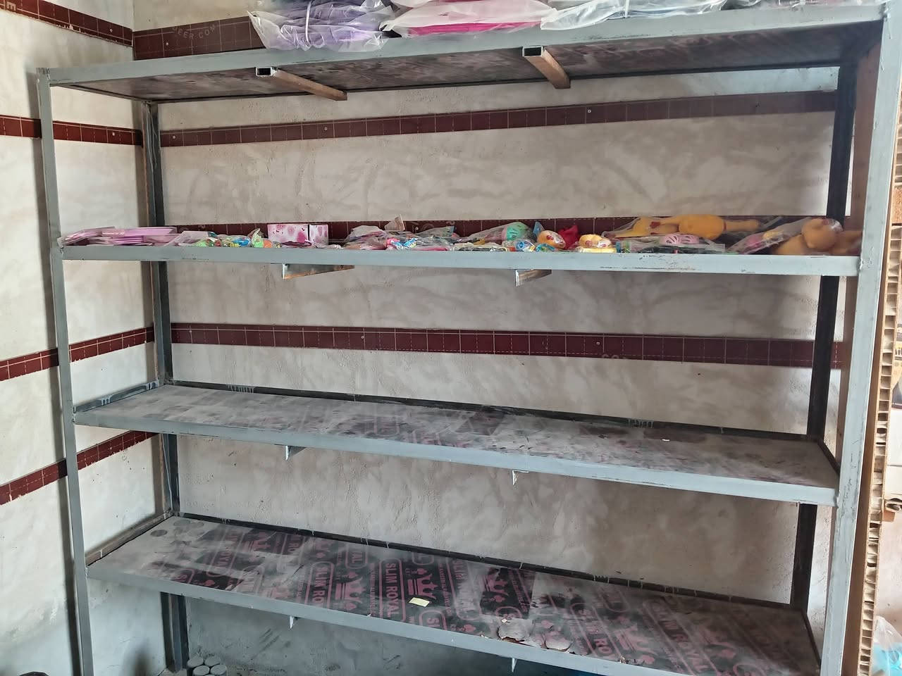 رفوف حديد تسكام عدد ٢ للبيع كربلاء حي العسكري محلة الطاقه *********** بيه
