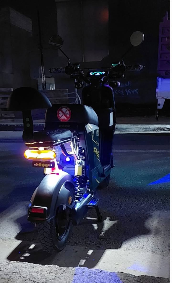 اسلام عليكم 
دراجة R9 
للبيع✅️
مواصفاتها✅️
موديل2025✅️
5بطاريات💯
لون زيتوني💯
شركة ويلي💯
نضافة 100 💯 
تاير جوبلس✅️
اشاير يمنة يسرة ودبل اشارة✅️
ابلوتوث ✅️
شاشة ايباد✅️
ابريك هايدروليك💯
اكلوب عالي ناصي💯
نضامR💯
تحتوي على سلة ومراية💯 
السعر 550وبيها مجال بصيط✅️
للإستفسار الاتصال على رقم ***********
