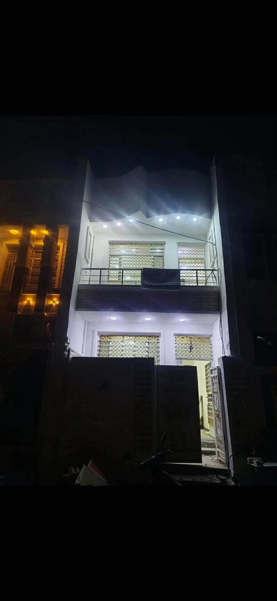 سلام عليكم بيت للبيع نزال زين العابدين موقع النزال بين عباس الكهربائي وبين صالح مصطفى المساحة 72 متر /٥٠ ملك ٢٢ وقف
واجهة 4 ونص نزال 16
يحتوي على 3 غرف وصالة
وصحيات عدد 2
يبعد عن الشارع العام 250 متر
عرض الشارع 10 منر
تبليط
خطين ماء اسالة وبير
خطين وطني جاهز
خط سحب مولد جاهز
***********
