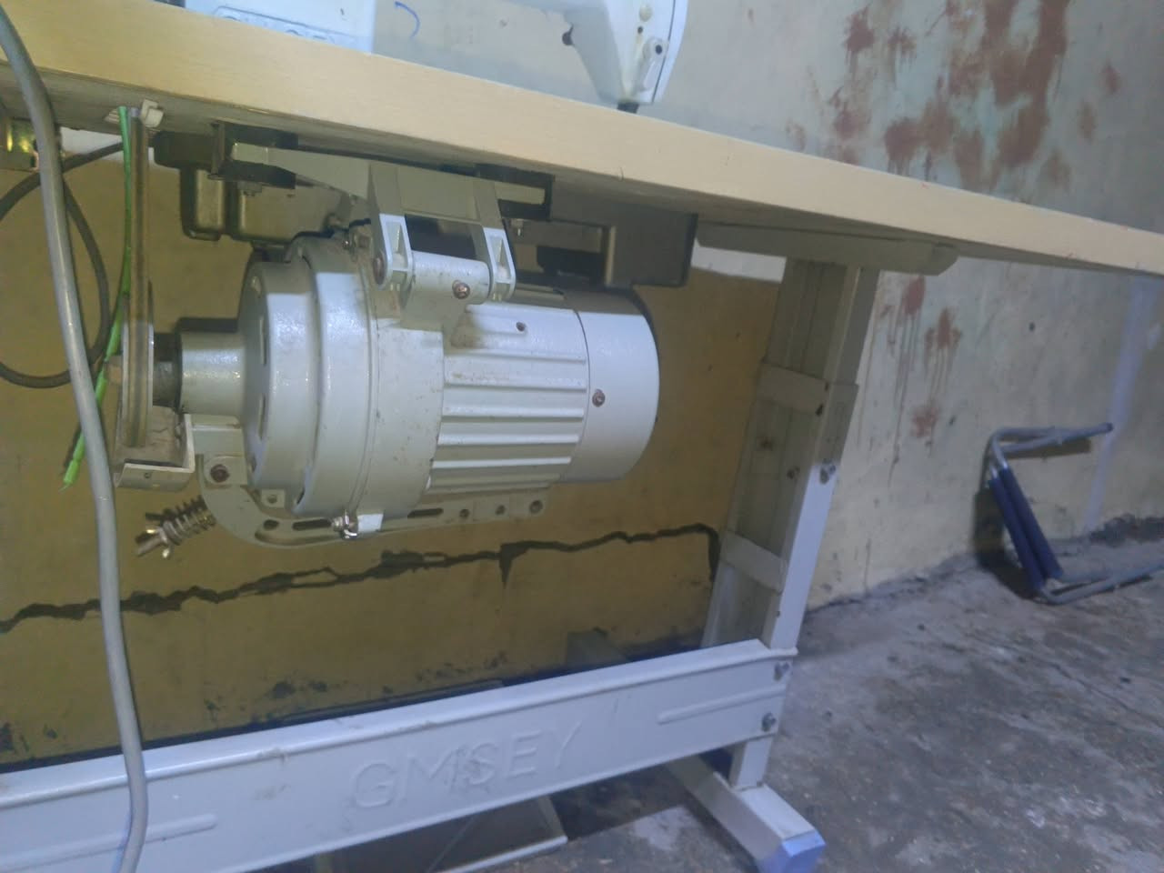 سلام عليكم اخوان مكينه مال خياطه كلش حلوه يعني باختصار مرتبه بس متروكه ***********وسعرها رخيص
