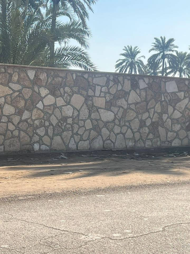 لعمل السياجات و المزارع و المسنايات من حجر شغل درجه اولى رقم واحد
الاستفسار /***********
