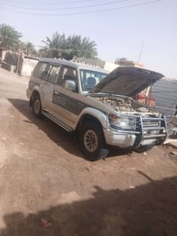 باجيرو البيع محرك ثنين ونص مكفول سعر ٤٥وبيه مجال نتصل 07819223217