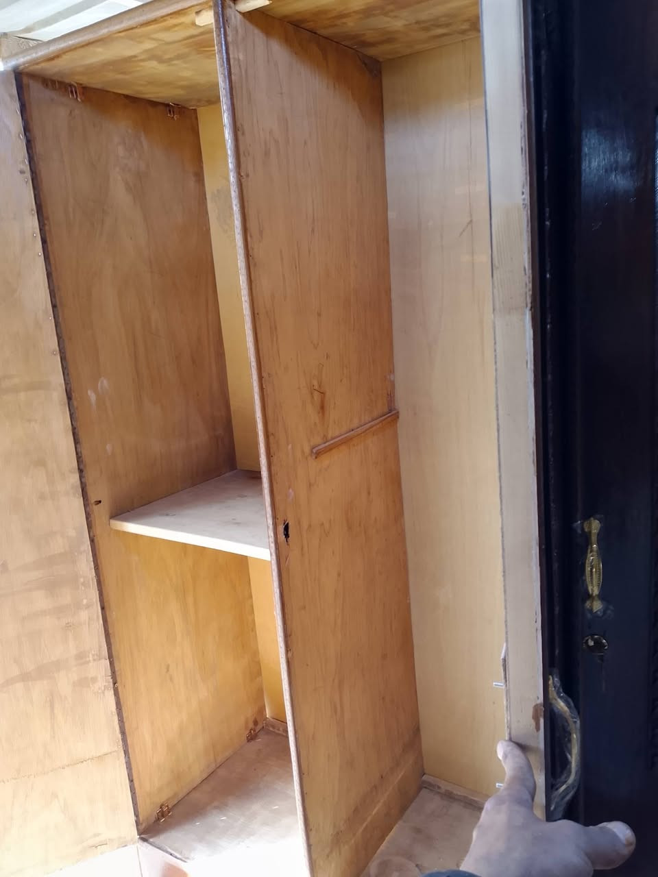 كنتور ٣ ابواب نضيف ١٤٠ الف موجود توصيل داخل بغداد مكان شعله جكوك موجود توصيل داخل  ***********
