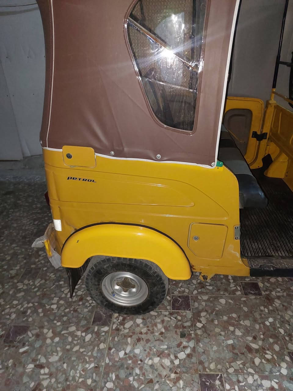 ألسـلام عليكم تكتك 2021 مرقم كامل بأسمي اي نقص مابيها ماعدا الكلج شوي تعبان وضربه ليوره خفيفه عل بارد ترجع المكان بغداد الحبيبيه رقم الهاتف ***********
