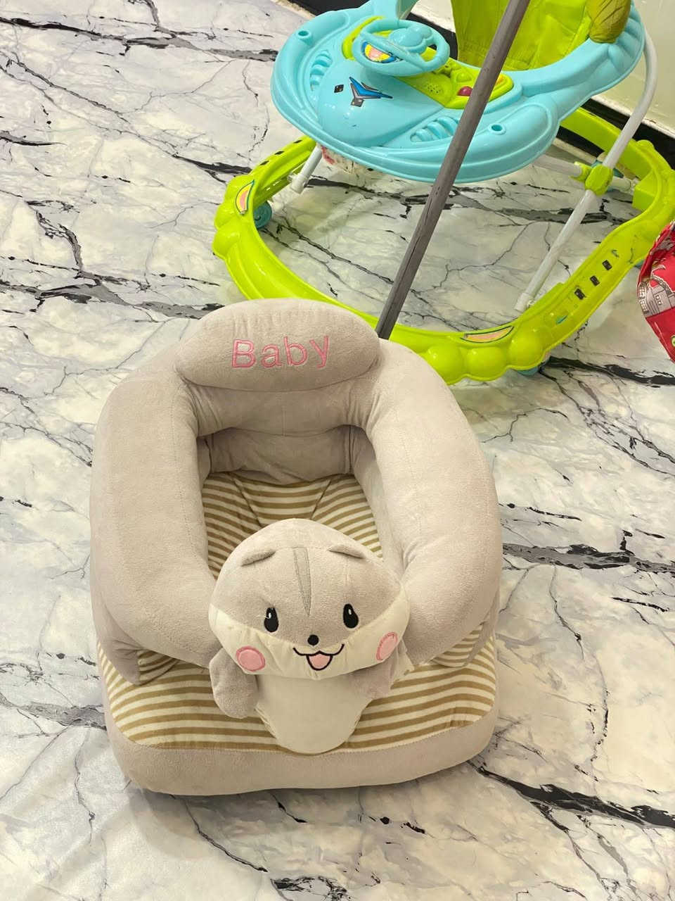 هذن غراض الاطفال للبيع عباره عن مرجوحه ومسند وحجله
كلهن ب30 والي يريد كل وحده وسعرها عادي تنباع كل وحده وحد
عنوان البصره ابو الخصيب طريق الصحراء لتواصل ***********
