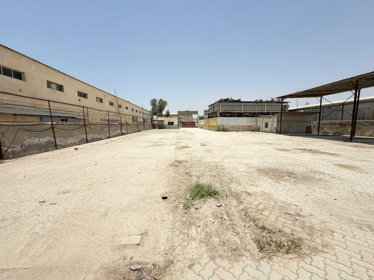 📞 @ [12***********959:13708:056 946 1030]

🏭✨ **حوطة للإيجار السنوي – الصناعية 5 | الشارقة** ✨🏭

فرصة مميزة للشركات والمؤسسات، حوطة بمساحة كبيرة ومجهزة بمرافق متكاملة، مناسبة لمختلف الأنشطة التجارية والصناعية.

🔹 **تفاصيل الحوطة:**
📐 المساحة: 15,000 قدم مربع
🏢 مكتب مكيف مع حمام ومطبخ
🛏️ سكن مخصص للعمال
🚿 حمام خاص
🍽️ مطبخ
❄️ غرفة مكيفة

✅ تصلح لجميع الأنشطة
📍 موقع مميز في الصناعية 5
🚛 سهولة دخول وخروج الشاحنات والمركبات

📍 **الموقع:**
الصناعية 5 – الشارقة
📌 منطقة حيوية وقريبة من الطرق الرئيسية والخدمات

💳 4 دفعات

📞 **للتواصل والاستفسار:**
📞 @ [12***********959:13708:056 946 1030]

#حوطة_للإيجار 🏭
#الصناعية5 #الشارقة
#عقارات_تجارية
#مستودعات_الشارقة
#أراضي_تجارية
#سكن_عمال
#مكتب_مكيف
#استثمار_تجاري 📈
#عقارات_الشارقة ✨
