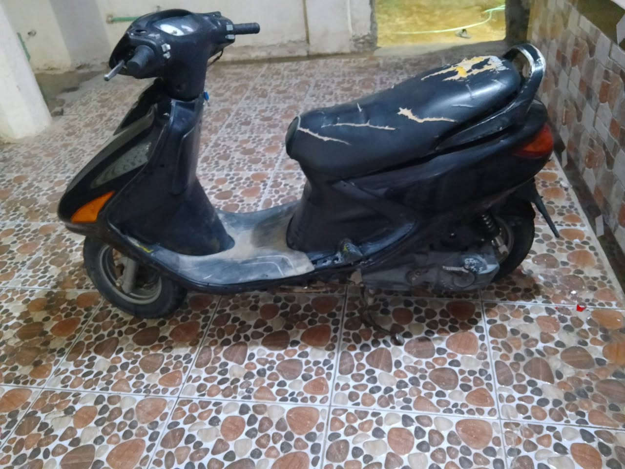 السلام عليكم دراجه فراشه للبيع  او المراوس  باربعه قير بيها مبدكابريتر سعر 450 وبيها مجال حق الجايه***********
