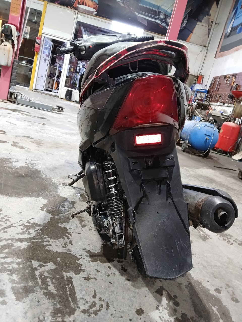 دراجه ثعلب ١٤٠ نقص فقط هندر
السعر ٣٥٠ مكاني سيديه 
هاذه رقمي ***********
