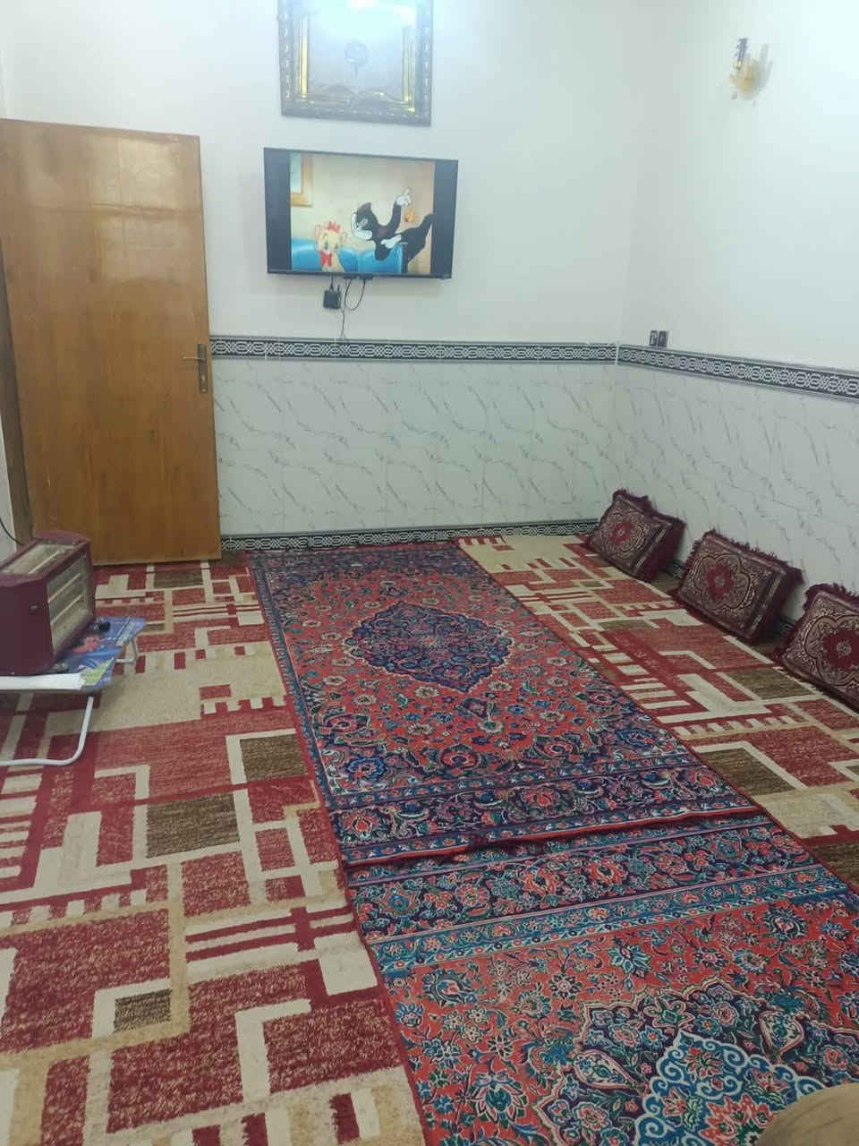 بيت ١٠٠ متر مجمع بيتي الثاني سند حر طابو صرف 
ع شارع ١٥ 
بيت مدخلين مدخل ع الاستقبال ومدخل ع مطبخ 
استقبال مطبخ صاله غرفه وحده ومكشوفه وحمام داخلي وحمام خارجي 
السعر ٦٥ وبي مجال بيع مستعجل***********📞🤲
