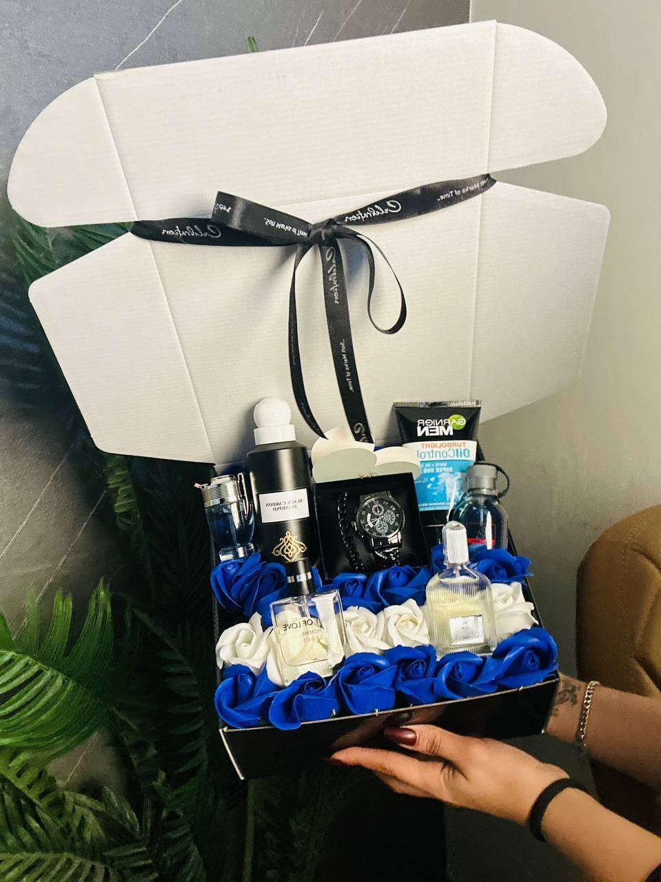 بوكس صنع بكل حب.. لروحٍ تجعل لكل يوم معنى. كل عام وأنت حبيبي. 🌹⌚️"

أنتَ العطر الذي يفُوح في أيامي، وأنتَ الوقت الذي لا أريد أن ينتهي. عيد حب سعيد يا أغلى هدايا القدر. 🎁👑"
#الحجزواتساب_***********
