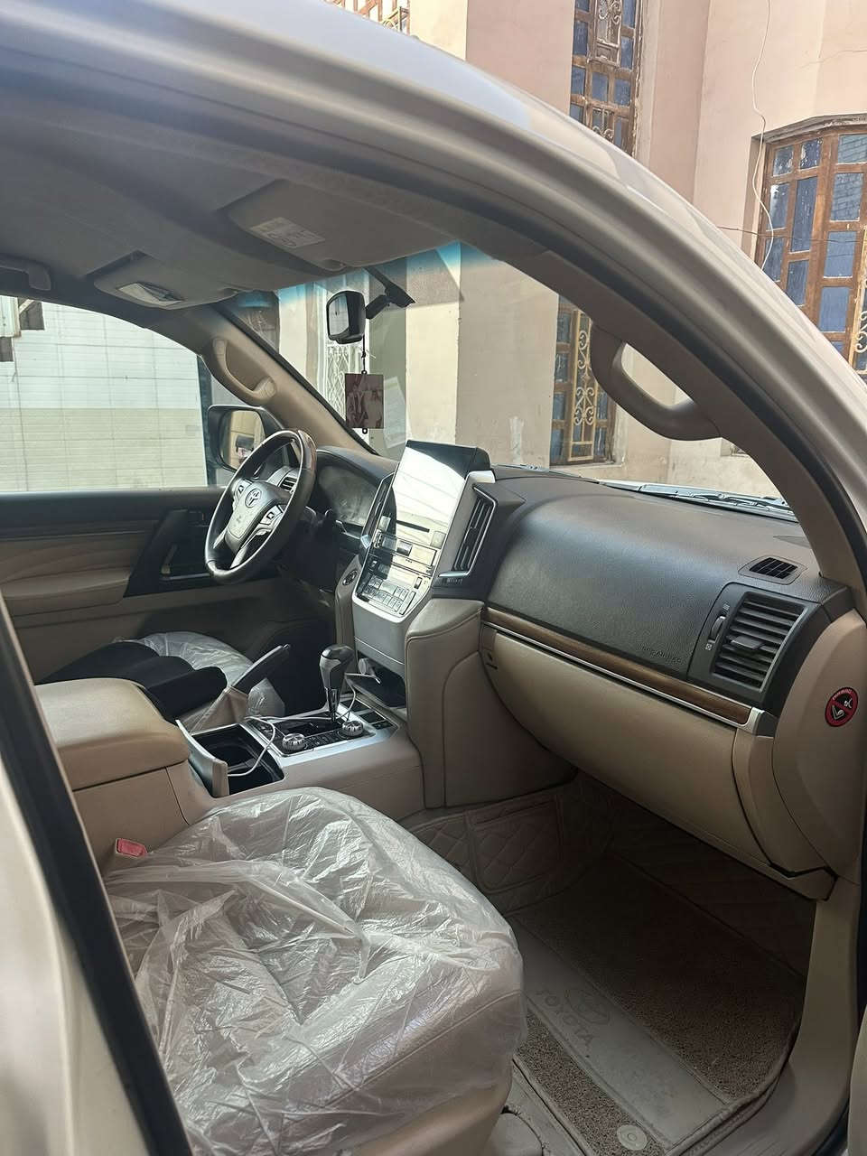 لاندكروز موديل 14كاز سوف سياره مصبوغه اثرخطه. جاهز رقم نكليزي لسعر 3شدات بيه مجال مداورثاني يوم ***********
