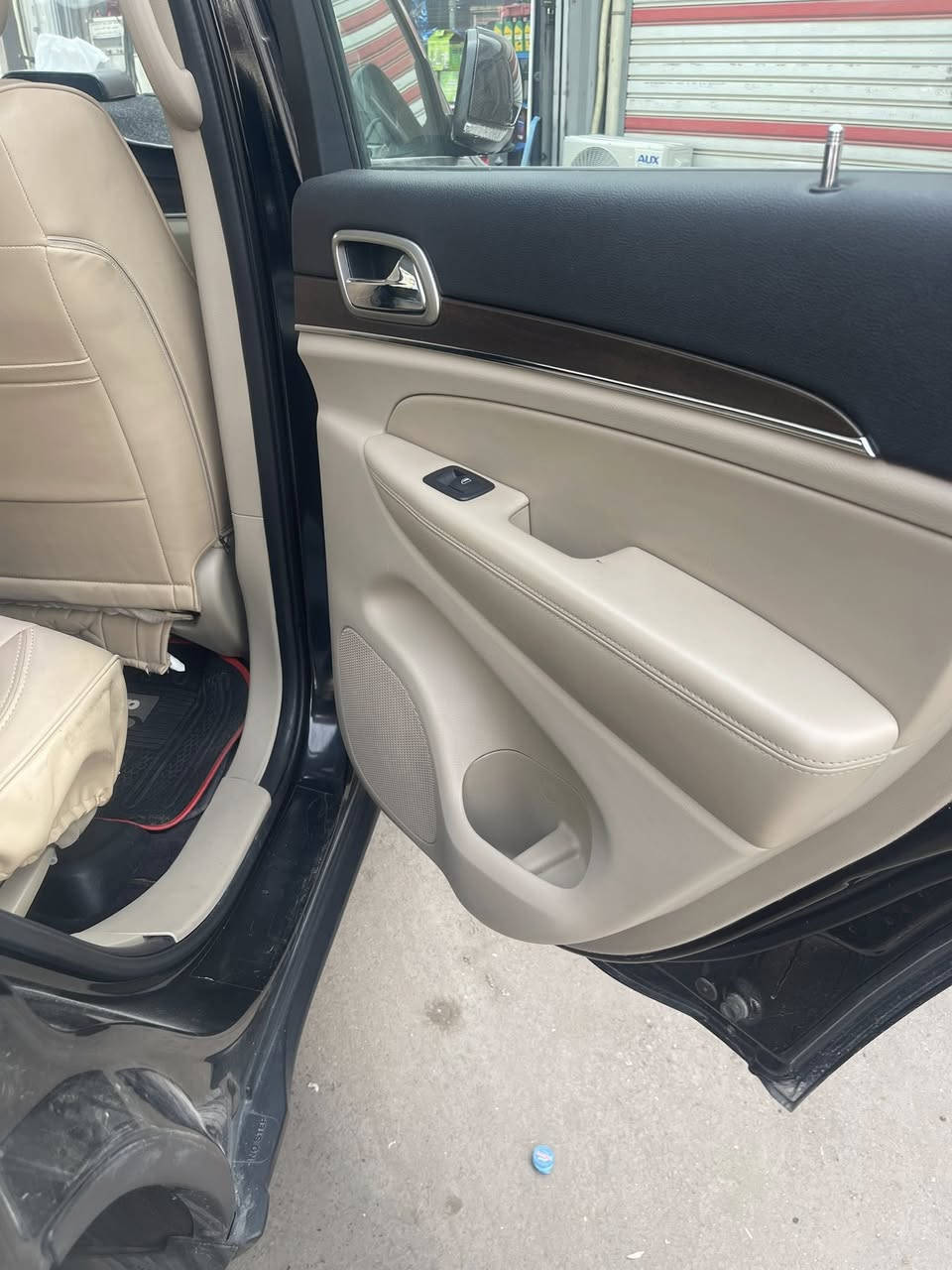 السلام عليكم جيب لمتدد ابلاص 3 شاشات خليجي  2017 رقم بغداد دولي هزه جديده للبيع مكفوله من الصبغ والتبديل ماعدى اماكن البارد الموضحه بالسونار المرفق مع الصور السعر 245 وبيه مجال الاتصال على الرقم ***********مكان السياره بغداد اعظميه
