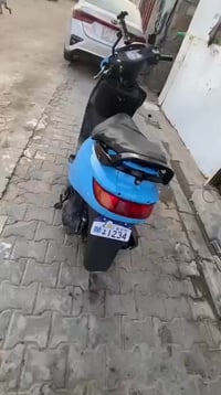 دراجه بيه بخار خفيف أبيض موتتتني الدراجه كلشي بيه كامل مكينته شك الكاع...