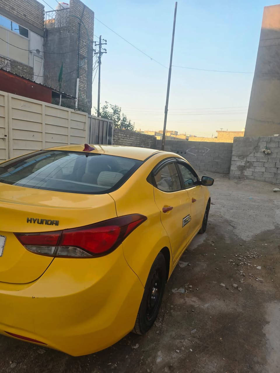 السلام عليكم سياره النتره أمريكي حادثه جاملغ الأيمن ماشيه 150 مكينه 1800 مكان السيارة بغداد الامين الثانيه سياره باسمنه السعر 105 وبيه مجال والاتصال على الرقم ***********
