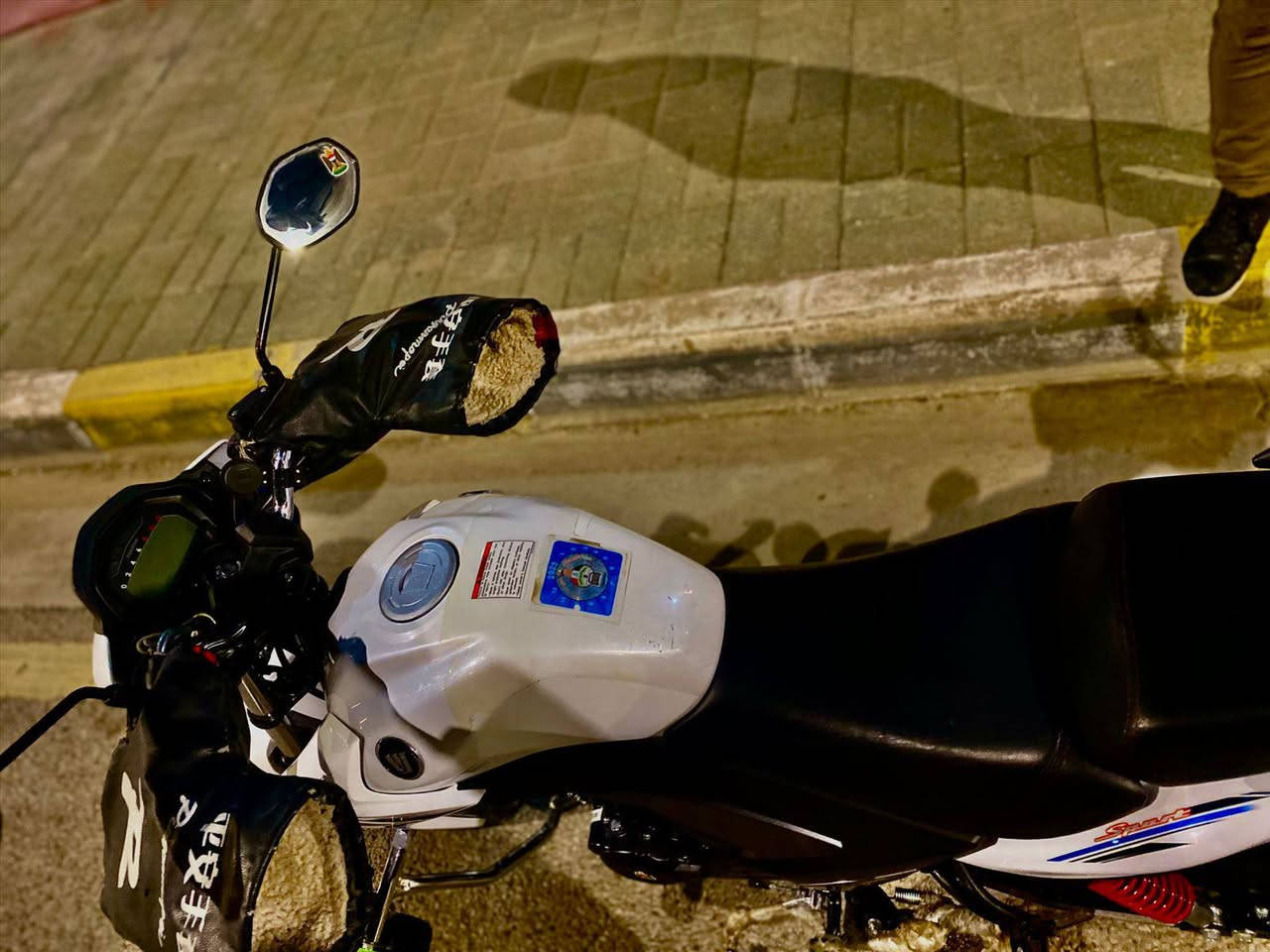 السلام عليكم موتور هوجي للبيع مقفول سجل وكامل موديل 23 مقفول وكامل المكان الرمادي القادسيه الثانيه قرب قسم البلدي ***********/  *********** السعر مالته 18 ونص وبي مجال موتور متعوب عليه
