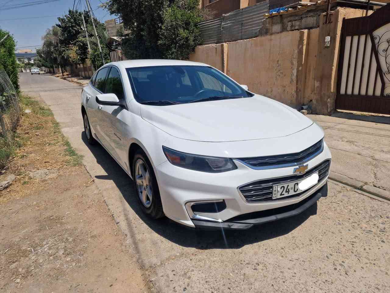 ماليبو لون ابيض موديل ٢٠١٦ رقم دهوك دولي بأسمي سنويه وارقام وهزه جديد محرك وكير وتبريد بشرط..ترايك وين يعجبك قطعه وحده صبغ بدون أي دواخل جاملغ بجم كبس بدون دواخل..مكان السياره موصل السعر  ***********
