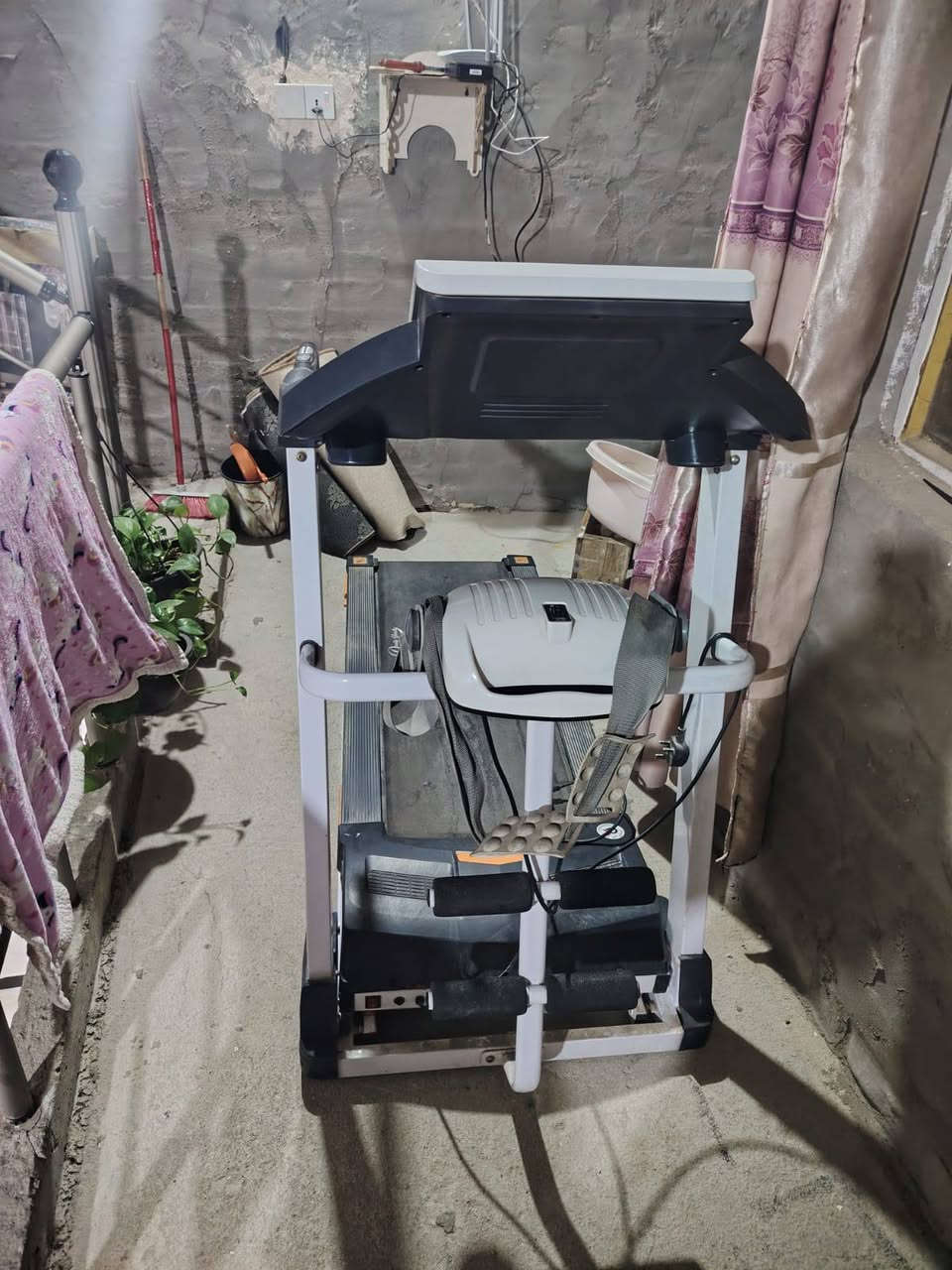 ابلازمه نوعيتها جبسون سعرها ١٠٠او نضيفه أو جهاز جري سعره ٢٥٠ أو بيه مجال الاستفسار على هاذا الرقم ***********
