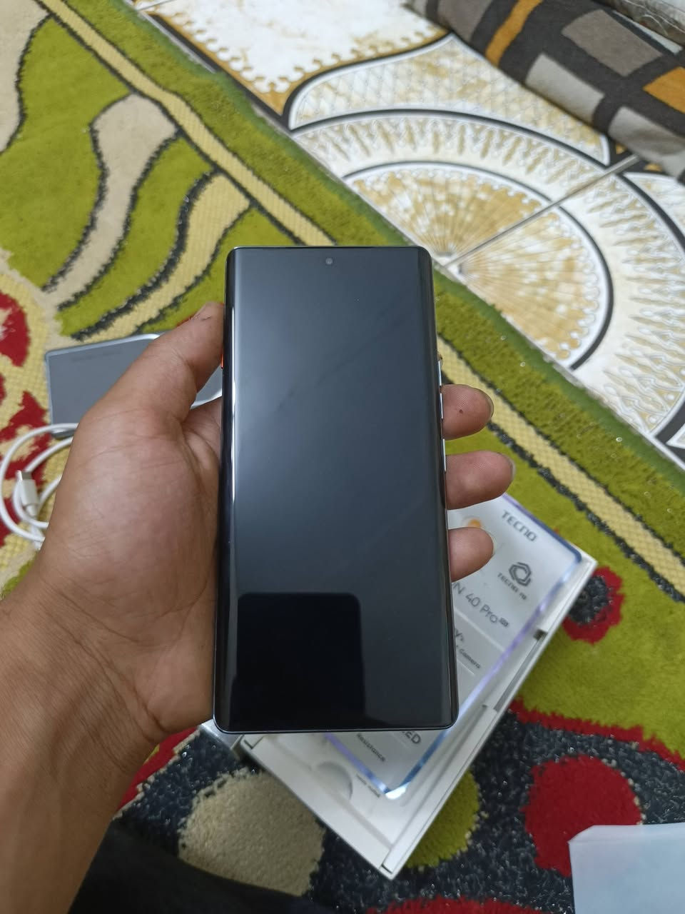 سلام عليكم تكنو كامون 40 5G
الجهاز على حالت الشركة 
وانضف من الصور 
 ذاكرتة 256 
ولعشوائية 8+8
الكامرة الامامية 50M
الكامرة الخلفية 50m OIS+8
البطارية 5200 mAh
الشاشة 1080×2436
اصدار الجهاز v1.3
معدل تحديث الشاشة 144 هرتز 
يشغل 90 فريم بوبجي 
وباقي العاب 120 فريم يدعم الجير سكوب 

للاستفسار ***********
