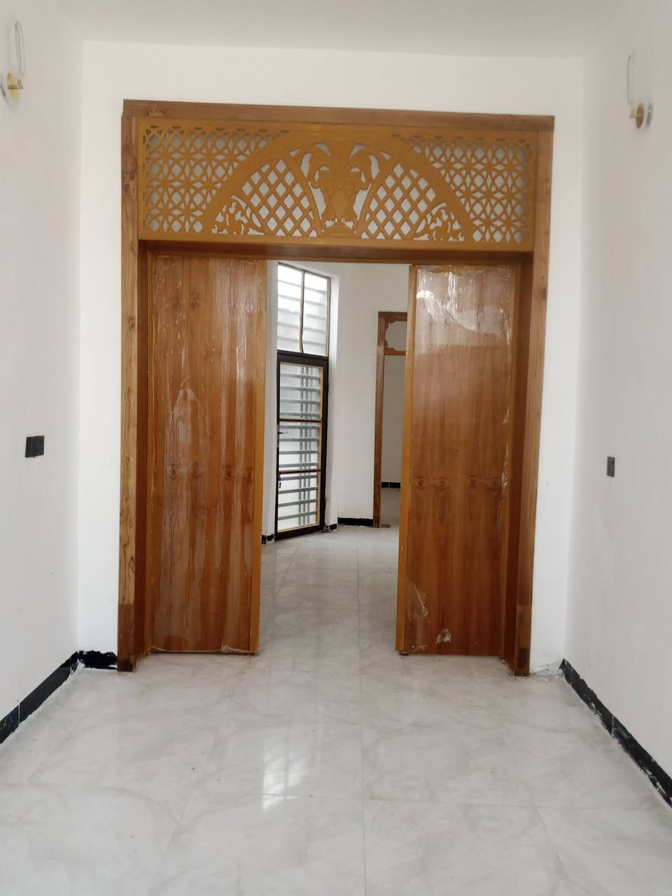 بيت للبيع 120متر السعر 38وبي مجال النجف مقابل ملحق قريت الغدير ***********
