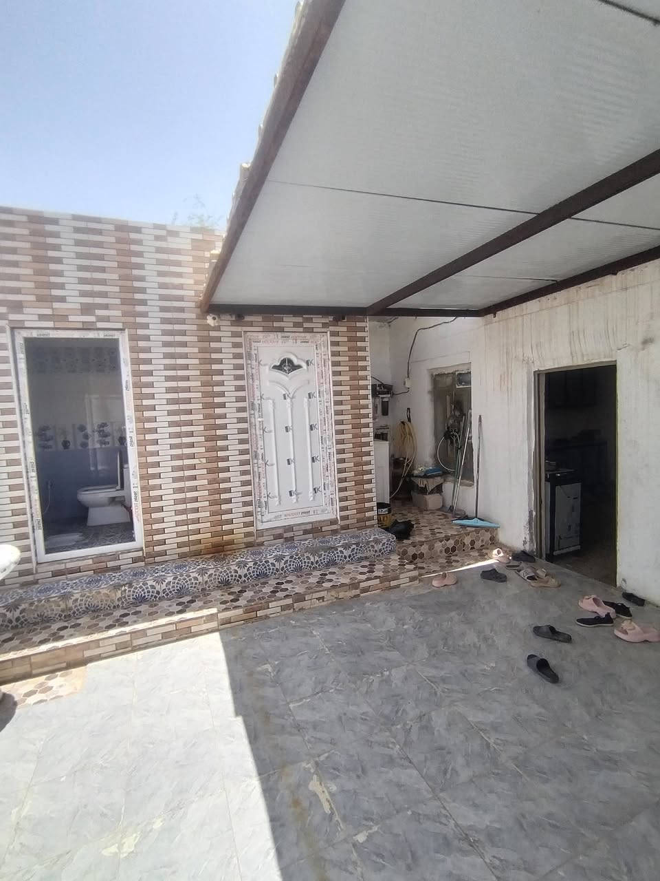 🔴 بيت للبيع
المساحه:200 متر
🔴 البناء غرفتين وصاله ومطبخ وديوان وصحيات خارجيه ففط مع وجود ترك حول مساحه البناء 
🔴 تتوفر كافه الخدمات ماء ومجاري يبعد عن التبليط 200 متر فقط.
🔴 السعر: 42 وقابل للتفاوض.
لتواصل : مرسلتنا خاص. او الاتصال علا الرقم التالي
(***********)
العنوان📍 : قرب قرب السيطره القديمه مجاور ديوان خضير عسوري

🔴ملاحضه : البيت ترميم جديد متعوب عليه كلش.
