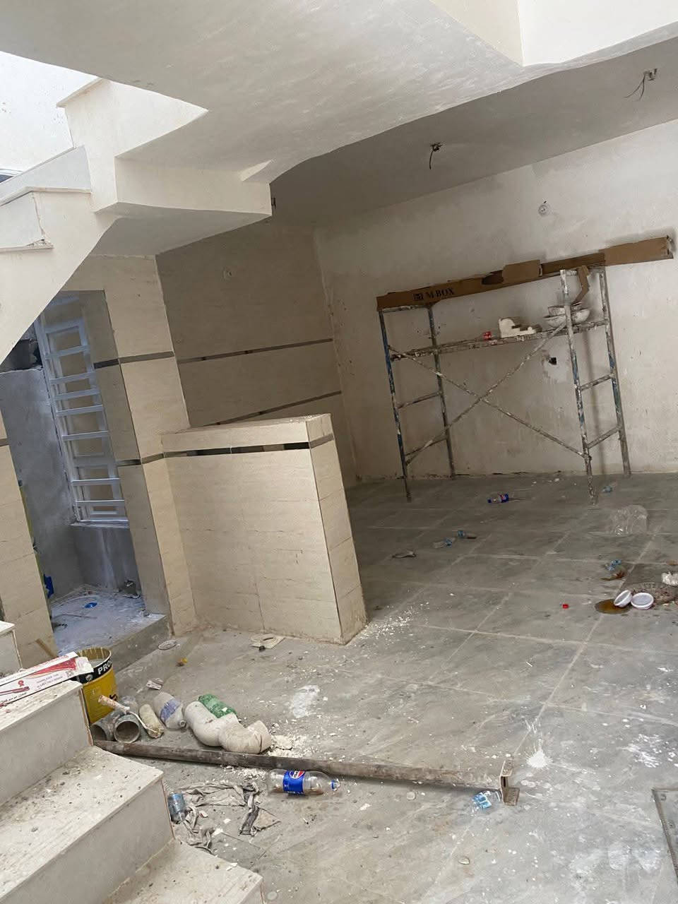 للبيع مشتمل 65م طابقين غرفتين نوم ومطبخ كبير وحمام فوك وجوه بناء جديد الموقع بغداد الراشديه شارع المراسمه بفرع جامع التواب الرحيم السعر 59مليون للاستفسار الاتصال *********** للبيع فقط واذا تريده استثمار هم يصلح
