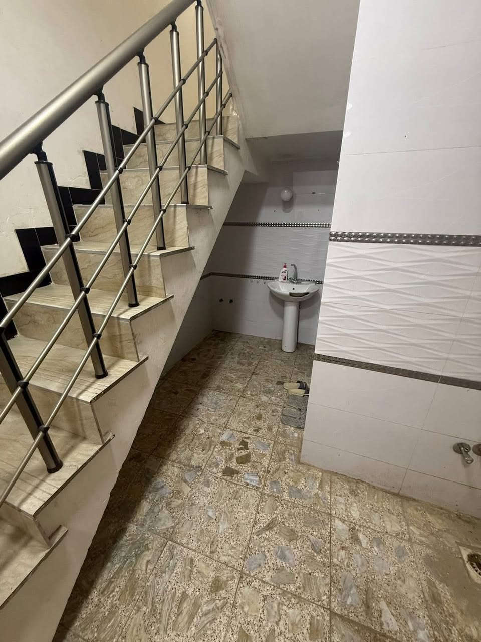 بيت للإيجار
🔹 المساحة: 50 متر
🔹 يتكوّن من:
 •غرفتين نوم
 •صالة
 •مطبخ
 •كراج
 •خدمات متوفرة
📍 العنوان: الدورة – حي آسيا
📞 للاستفسار: ***********
