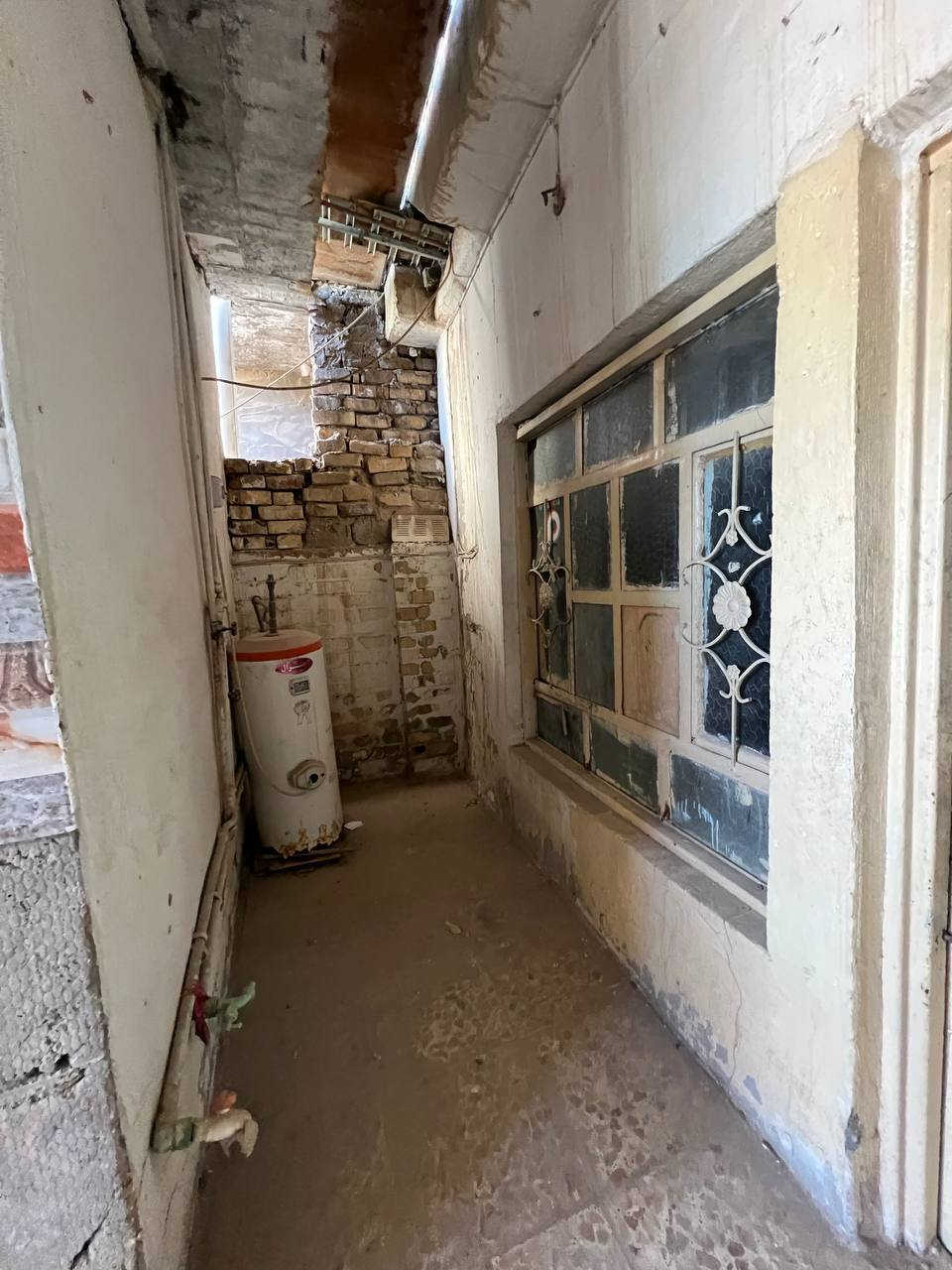 سلام عليكم
من رخصة الادمن بيت للبيع طابو صرف 
السعر 60 وبي مجال 
تفاصيل البيت طارمة +مطبخ خارجي +صحيات وحمام خارجي + استقبال + غرفة نوم 
المساحة 100م
لموقع حلة شارع 80 مال نجف 
قريب مدرسة عمر عبد العزيز 
للاستفسار ***********
***********
