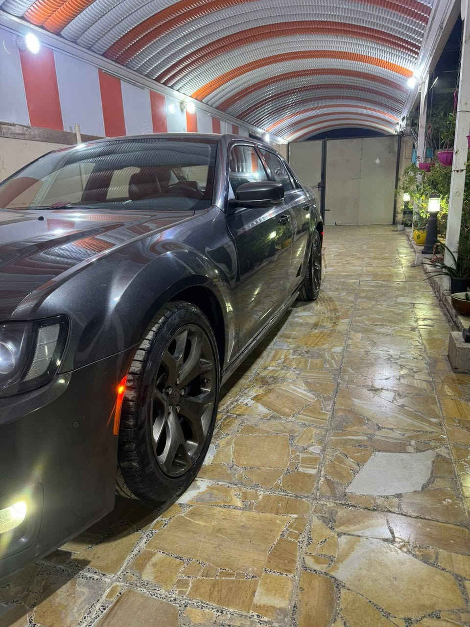 كرايسلر c300 
فول مواصفات 
موديل 22 رقم اربيل بأسمي تحويل مباشر
ماشيه 72000  
حساسات امامي و خلفي 
رادار جانبي 
بانوراما 
سستم سماعات الباين 
محرك 3600 
كشنات امامي كهرباء و  تدفئه
حادث سطحي بابين ومبدلات نفس اللون
وصار بارد بسيط بالجاملغ الخلفي
صور الحادث موجوده في الاعلان 
موجوده بالحله شارع ٤٠
السعر 275
*********** حلة, بابل
